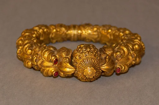 Bracelet (Kada), One of a Pair
