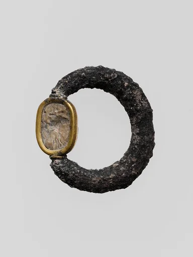 Silver swivel ring with agate scarab in gold setting