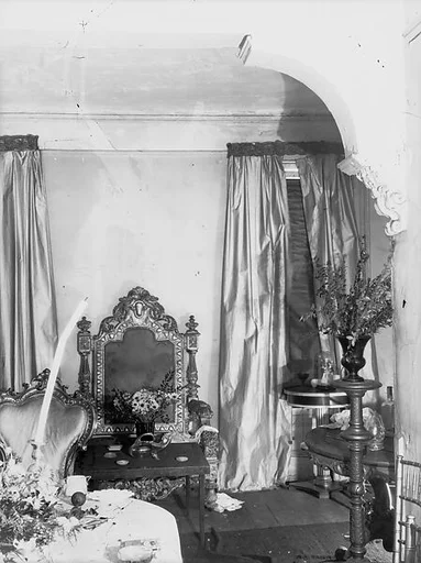[Table Setting and Throne Chair in Muriel Draper's Apartment, New York City]