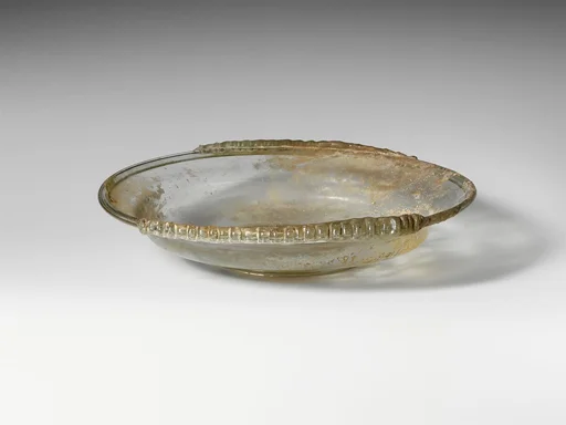 Glass dish
