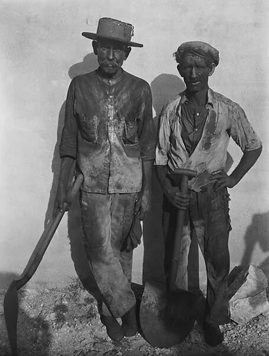 [Two Coal Dockworkers with Shovels, Havana]
