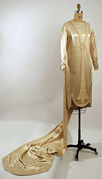 Wedding dress — Unknown