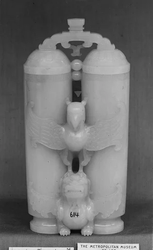清乾隆 白玉英雄瓶|Champion vase