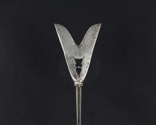 Arrowhead (<i>Yanone</i>)