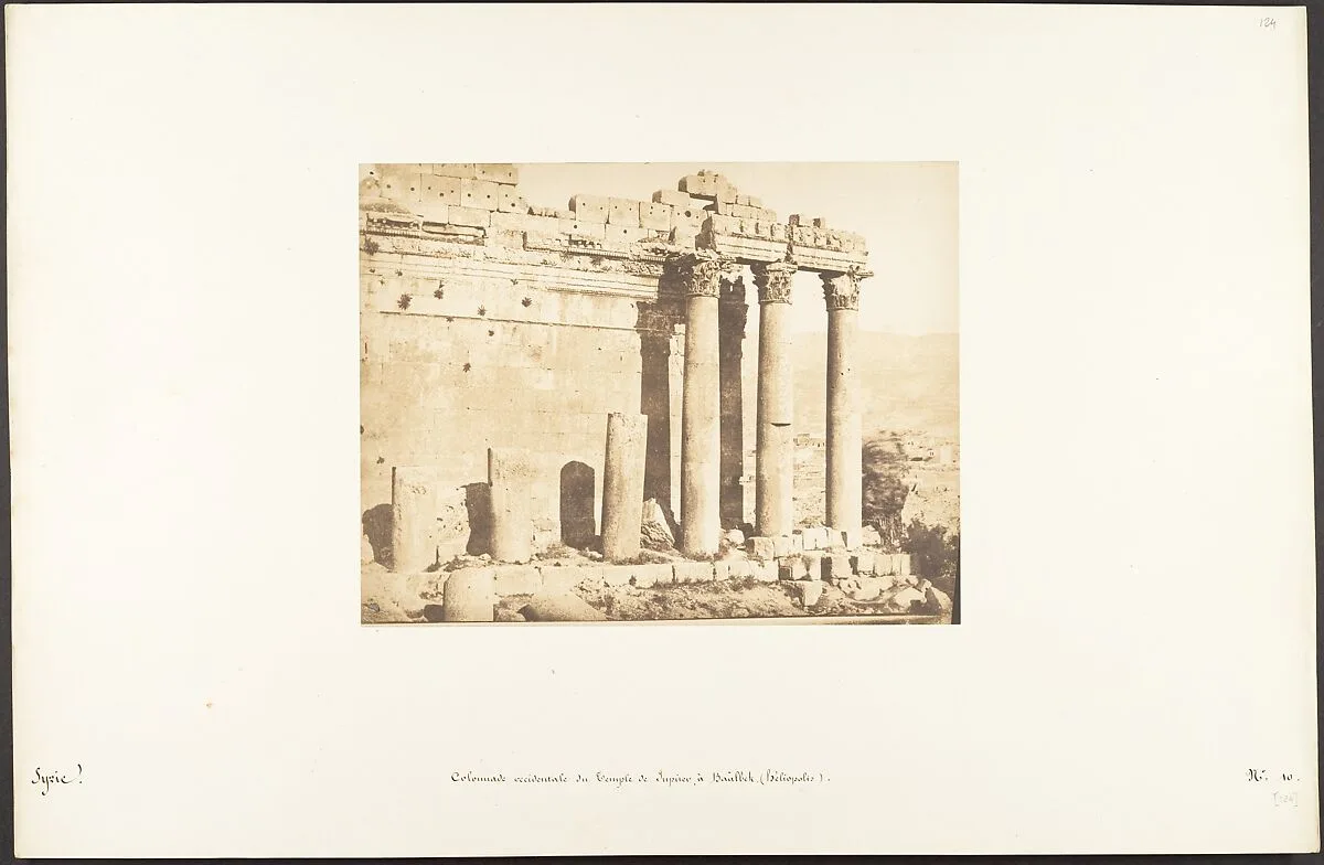 Colonnade occidental du Temple de Jupiter, à Baâlbek (Héliopolis) — Maxime Du Camp
