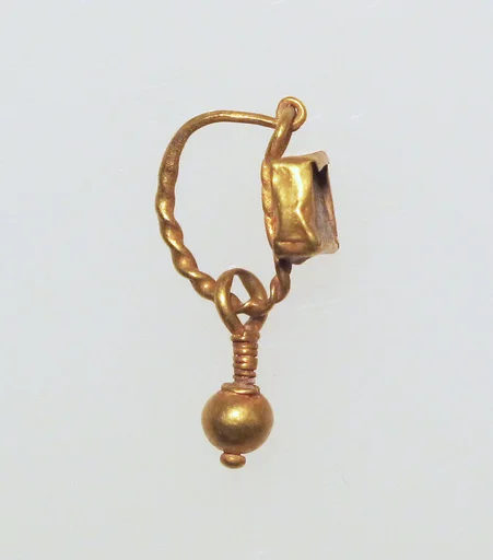 Earring with pendant