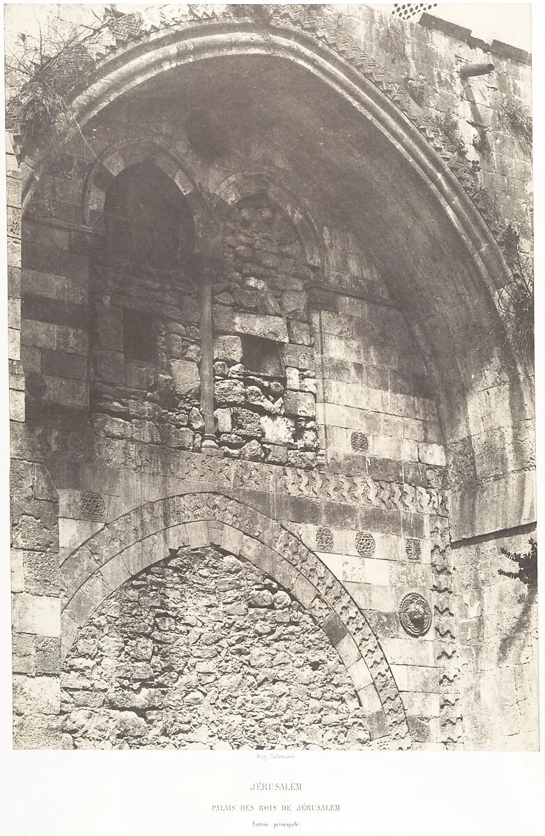 Jérusalem, Palais de rois de Jérusalem, Entrée principale — Auguste Salzmann|Imprimerie photographique de Blanquart-Évrard, à Lille