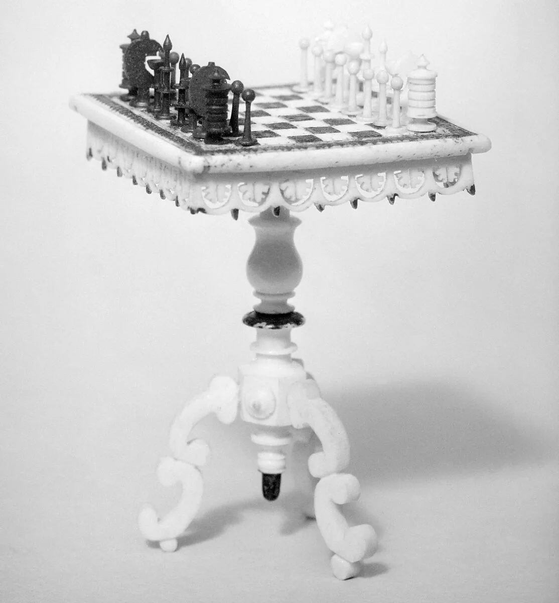 Miniature chess set and table — Unknown