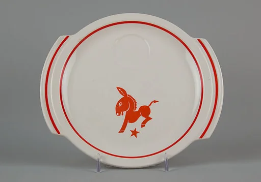 "Animal Kingdom" cake plate