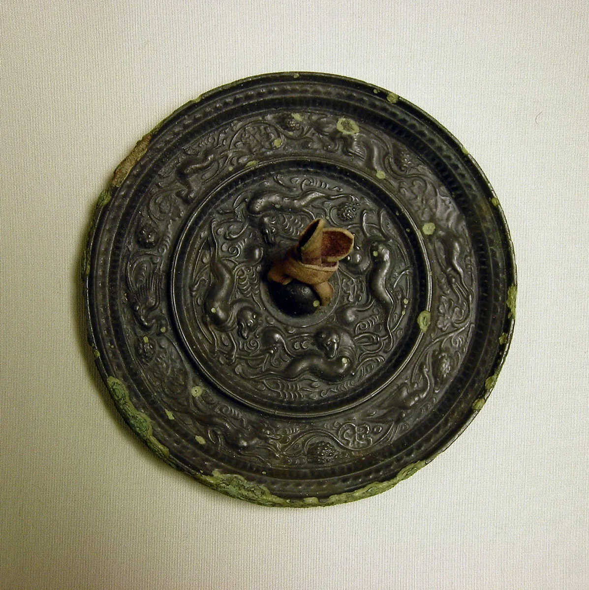 唐 神獣紋銅鏡|Mirror with fantastic animals — Unknown