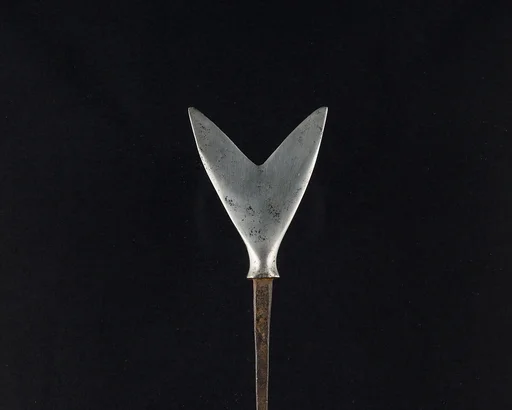 Arrowhead (<i>Yanone</i>)