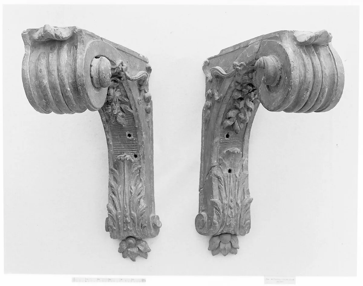Pair of console supports — Unknown