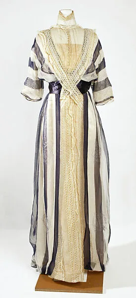 Afternoon dress — Jeanne Hallée