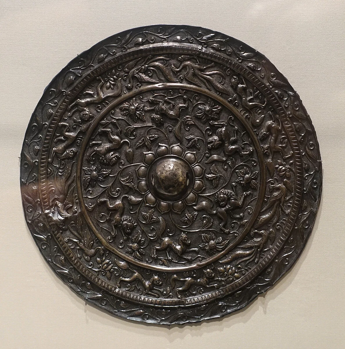唐 鳥獸紋銀鏡背|Mirror Back with Birds and Animals in Repoussé — Unknown