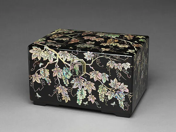 손대현 포도무늬 함|孫大鉉 葡萄文 函 |Box decorated with grapes and butterflies — Sohn Daehyun