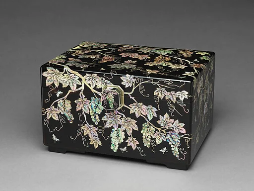 손대현 포도무늬 함|孫大鉉 葡萄文 函 |Box decorated with grapes and butterflies