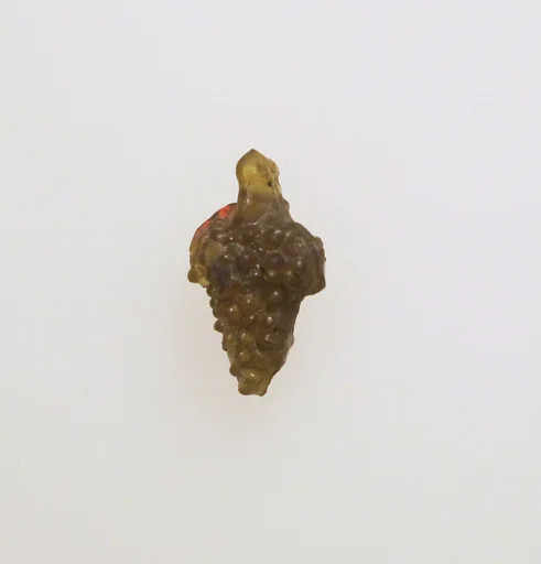 Glass pendant in the form of a bunch of grapes