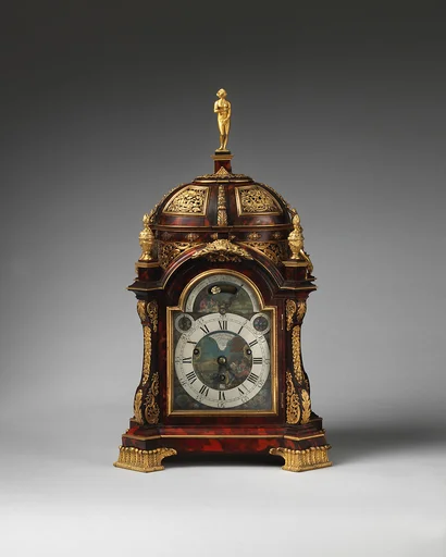 Musical bracket or table clock