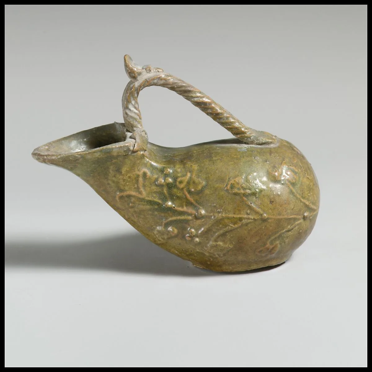 Terracotta askos (flask with a spout and handle over the top) — Unknown