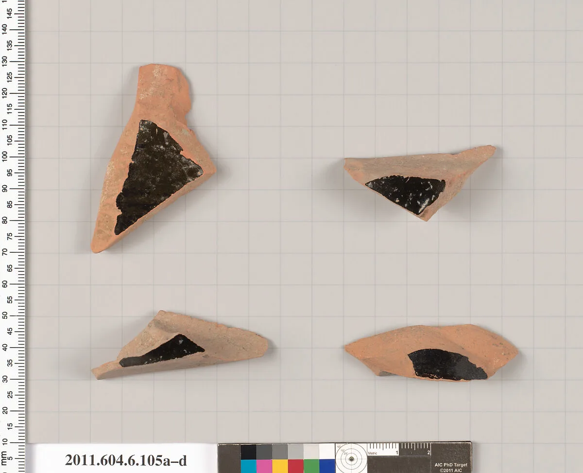 Terracotta fragments of closed shapes — Unknown