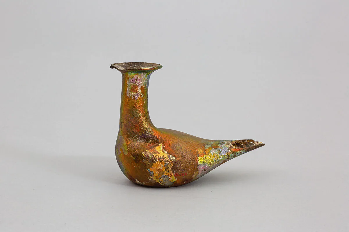 Glass bottle in the form of a bird — Unknown