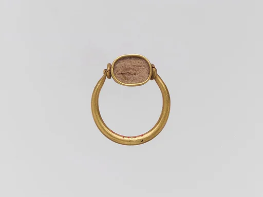 Gold ring with glass paste ring stone