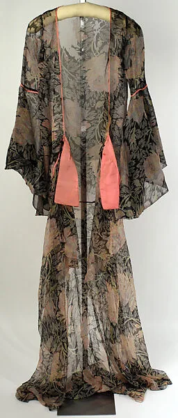Tea gown — Jessie Franklin Turner
