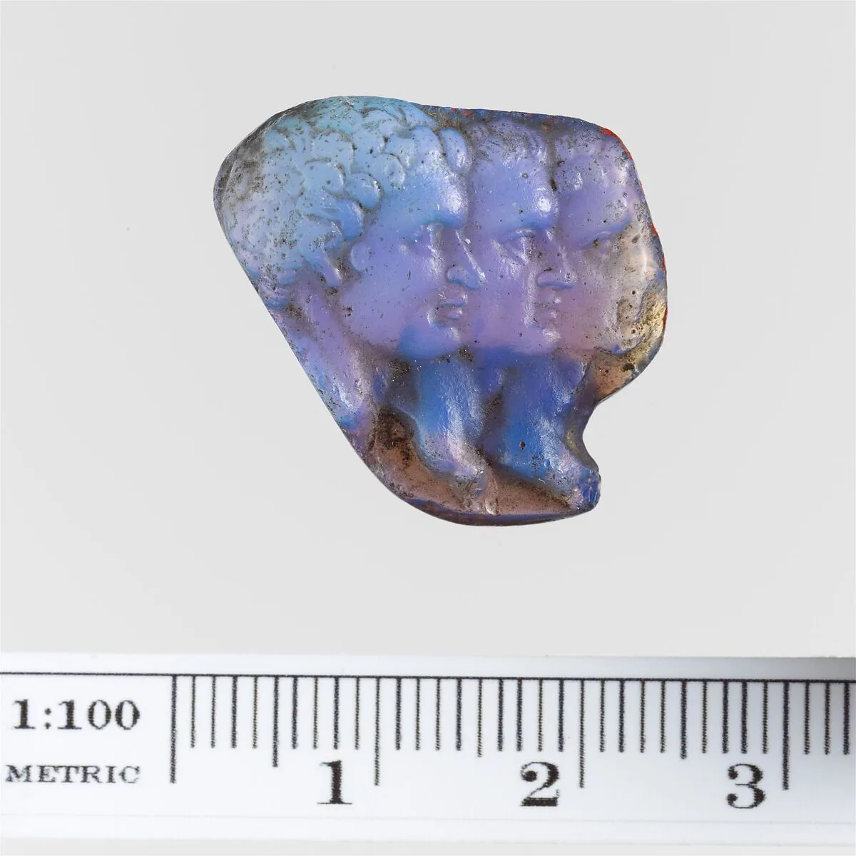 Cameo glass with three portrait heads — Unknown