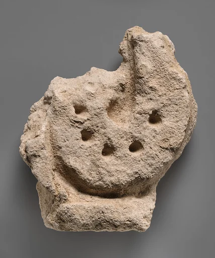 Relief fragment
