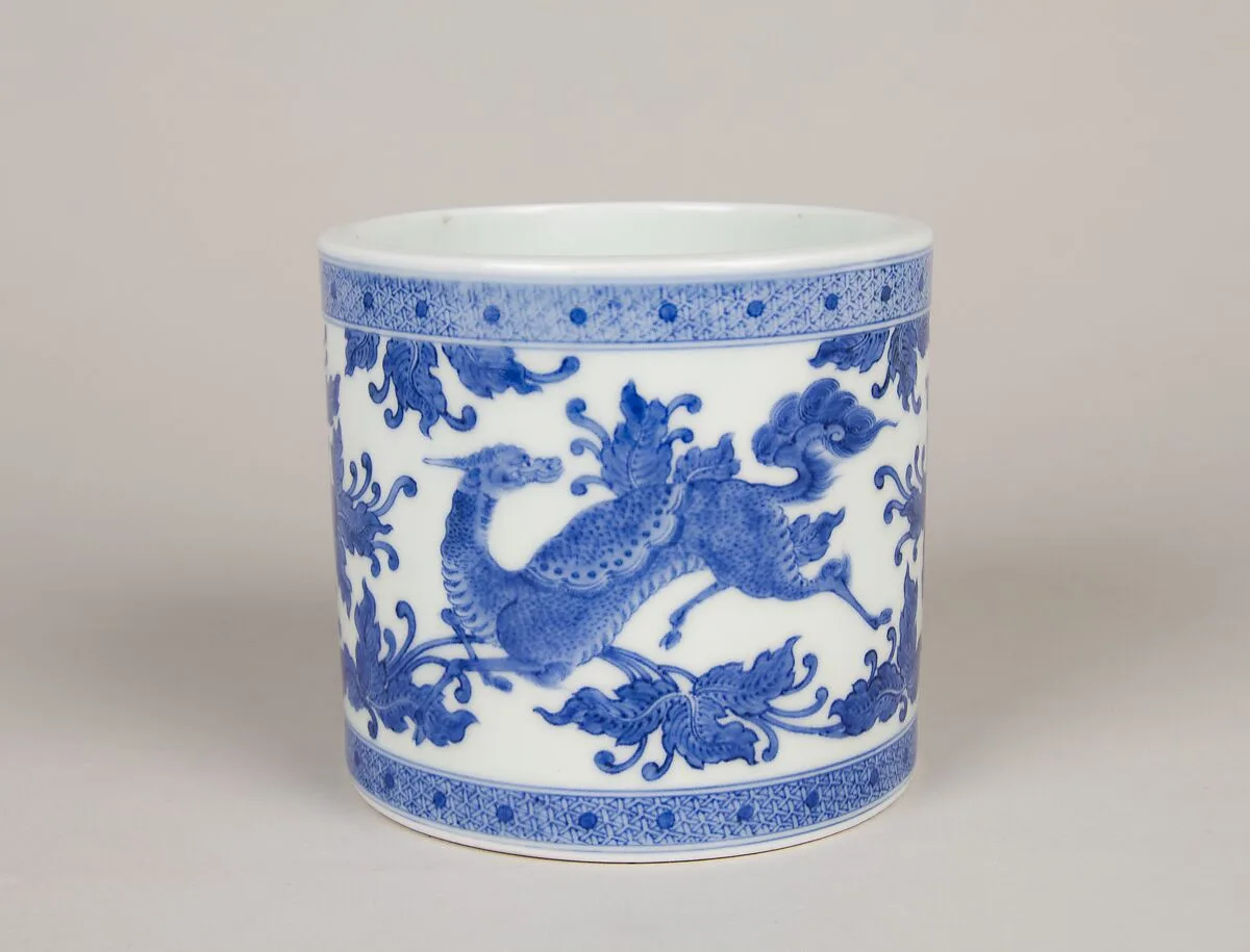 染付麒麟文火鉢|Firepot with Kirin (Mythical Chimera) amid Flowers — Unknown