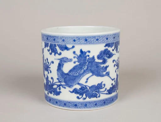 染付麒麟文火鉢|Firepot with Kirin (Mythical Chimera) amid Flowers