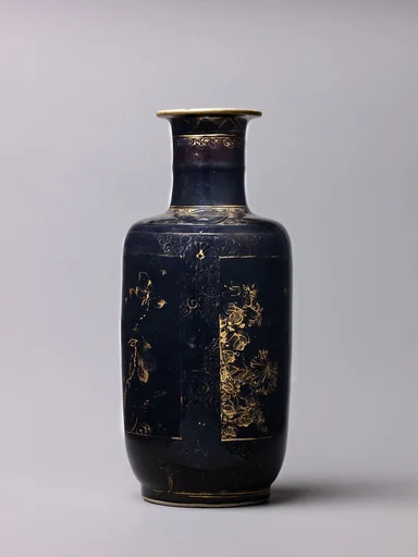 Club-shaped vase