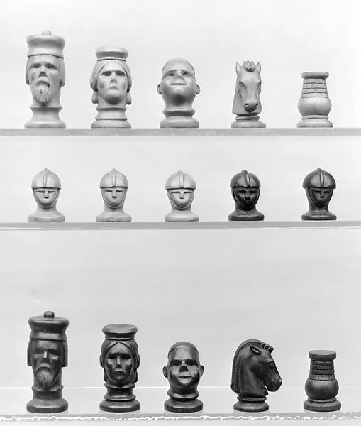 Chessmen (32) — Daniel Milton