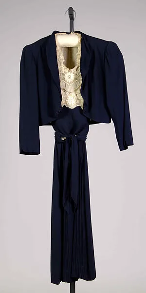 Suit — Mme. Eta Hentz
