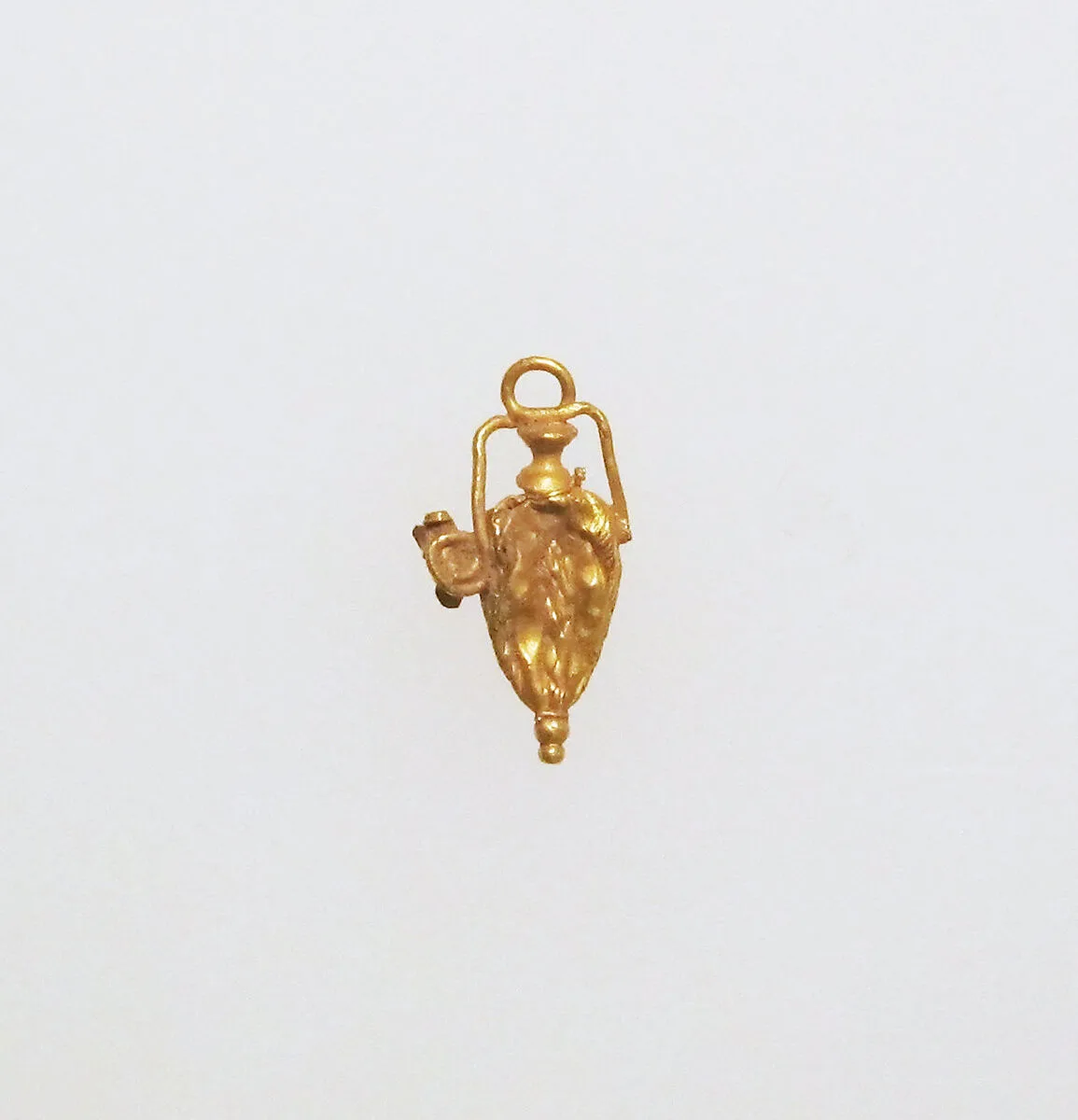 Pendant in the form of a vase — Unknown