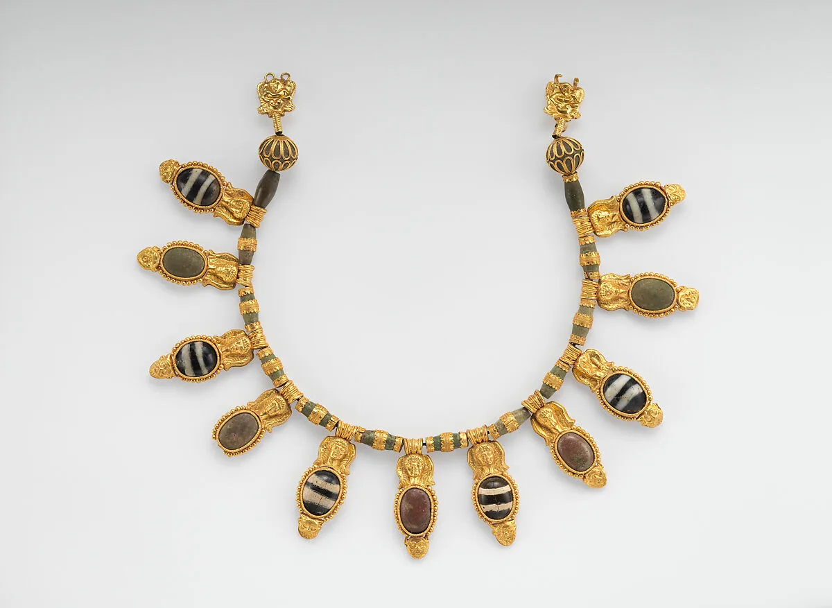 Gold and glass necklace — Unknown