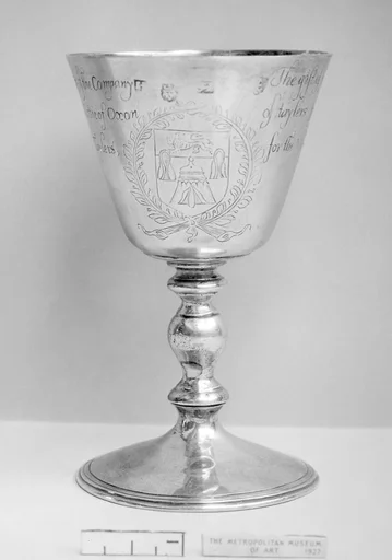 Standing cup