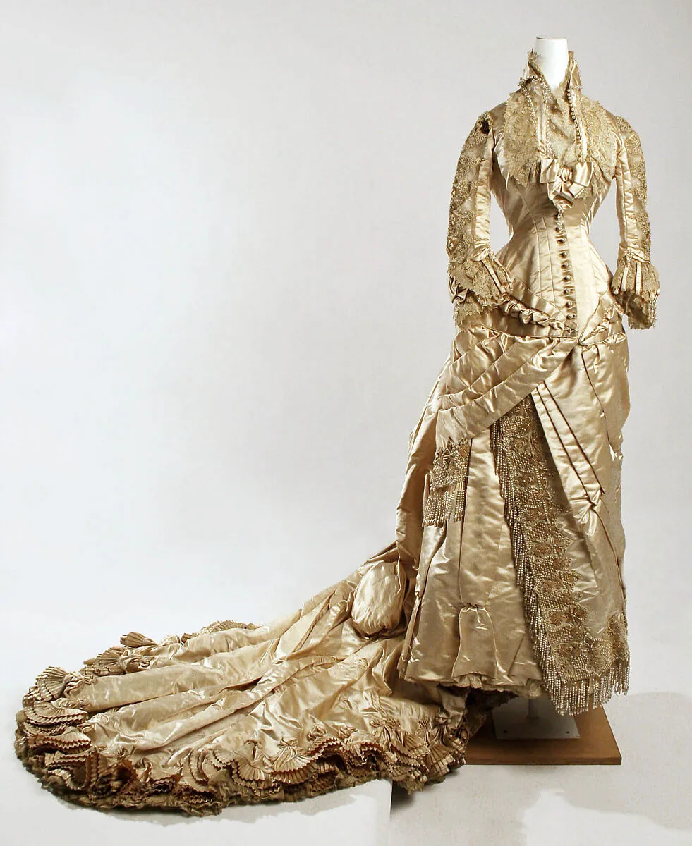 Wedding dress — Unknown