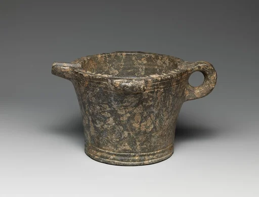 Serpentine bowl with spout and handle