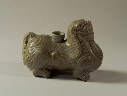 西晉 神獸形青瓷燭臺|Candle Stand in the Shape of a Fantastic Animal