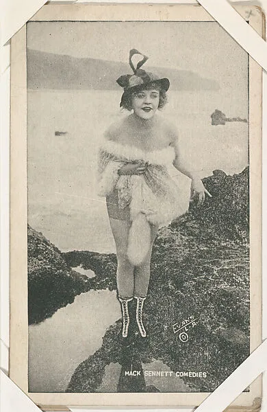 Bathing beauty in costume with white fur from Mack Sennett Comedies Arcade series (W423) — Unknown