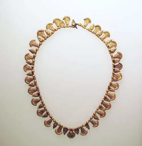Bead pendant, with lotus flowers