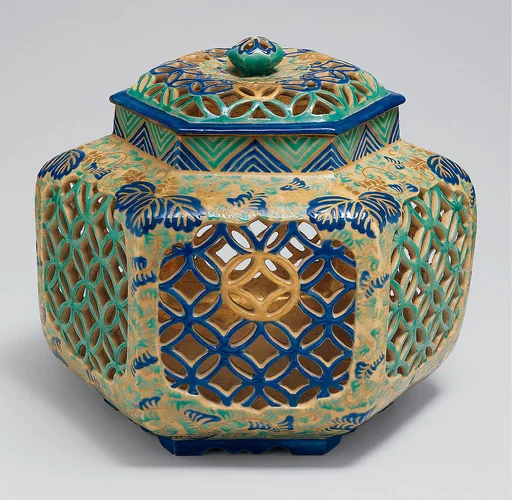 古清水手 色絵桐唐草文七宝透六角壺|Hexagonal Jar (Rokkaku-tsubo) with Paulownia and Geometric Design