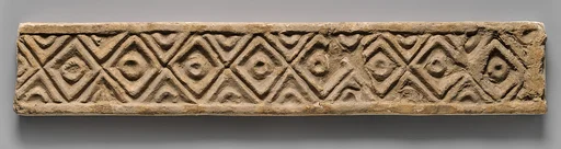Wall decoration with geometric design