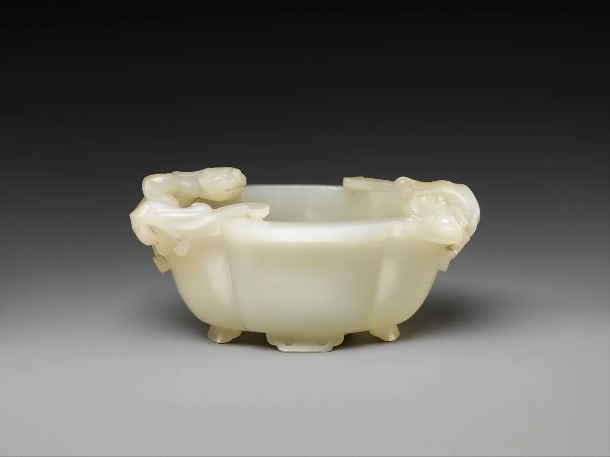 清乾隆 玉雕雙螭杯|Cup with two feline dragons — Unknown