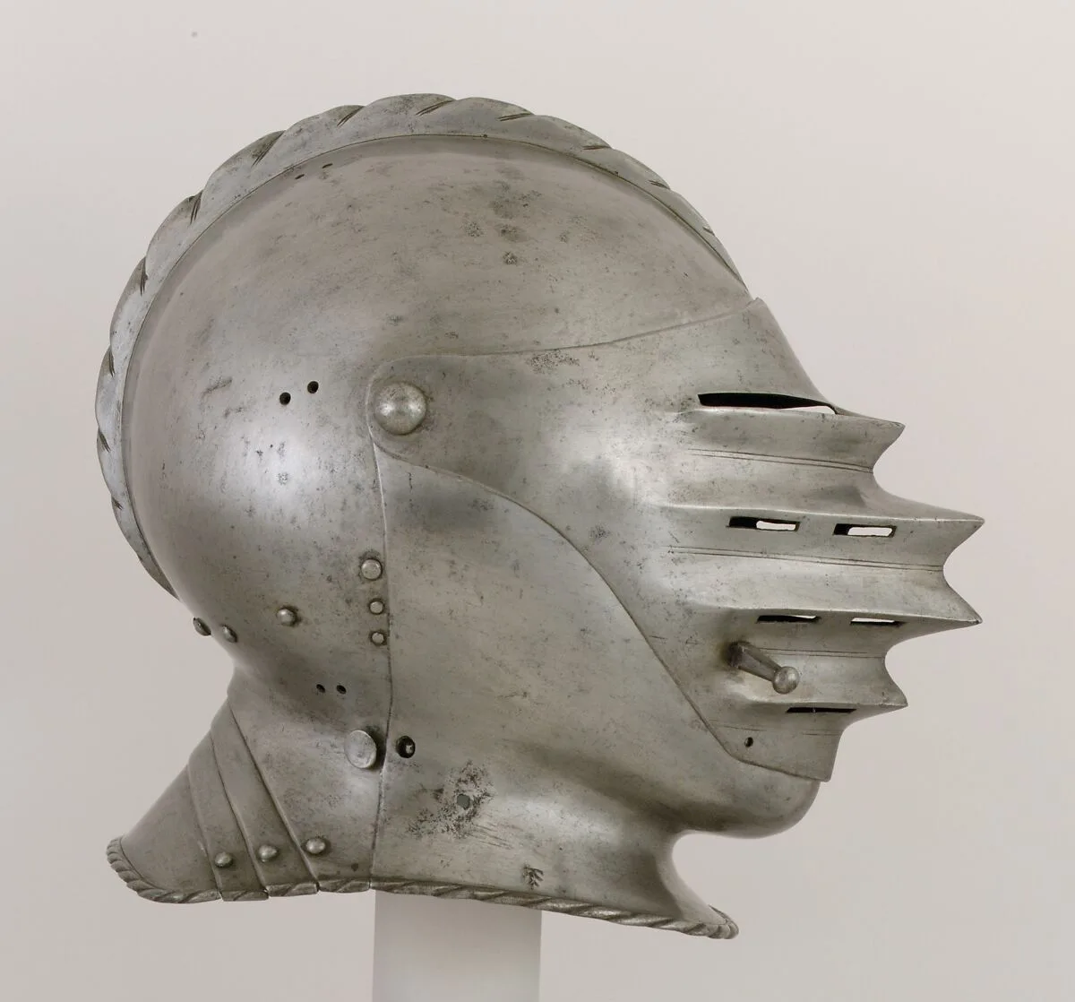 Close-Helmet for the Field — Unknown