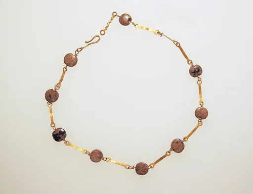 Necklace with paste beads
