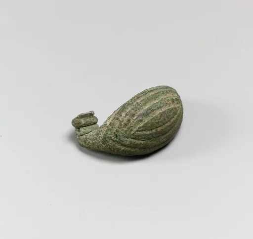 Statuette of a woman