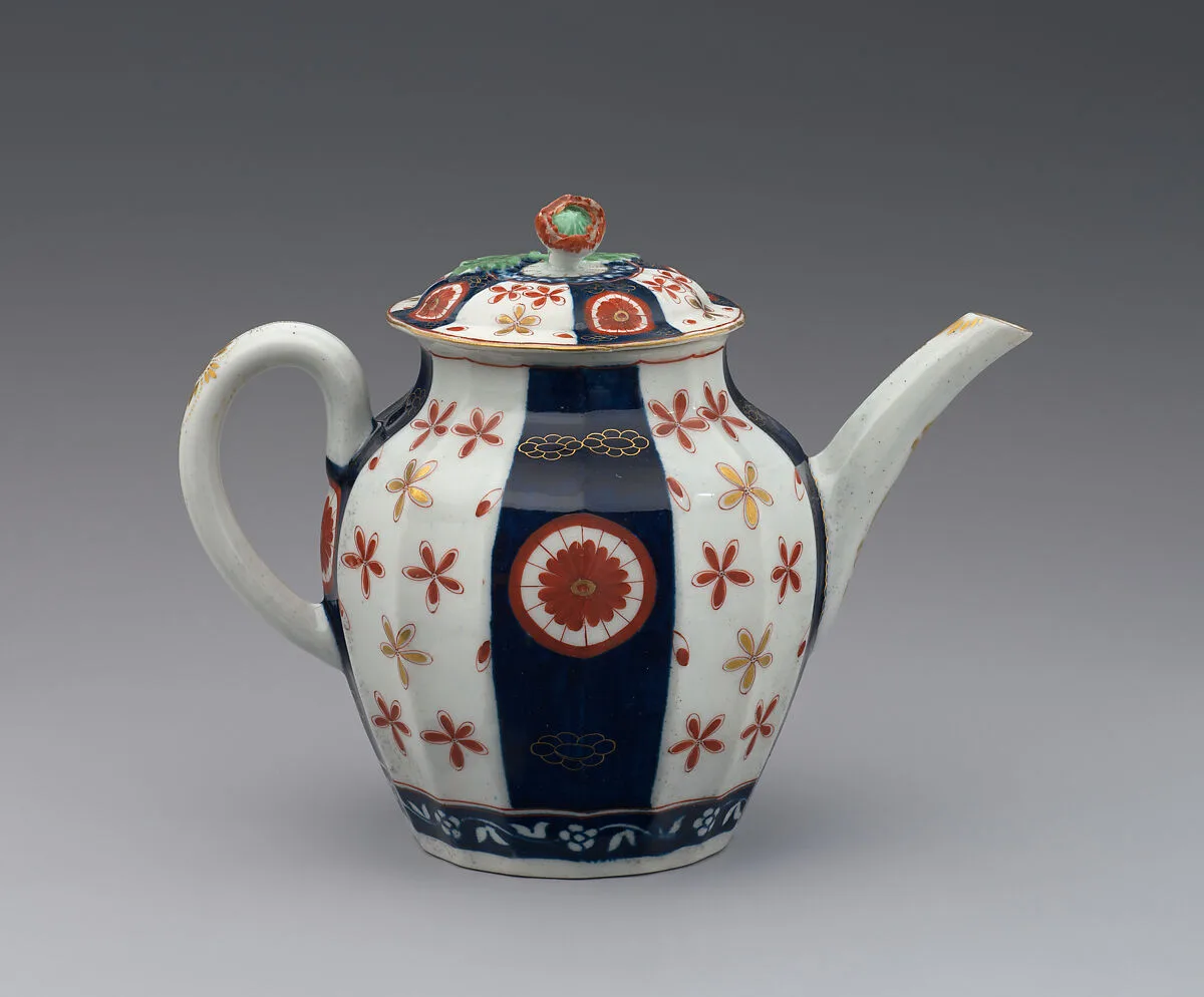 Teapot (part of a service) — Worcester factory