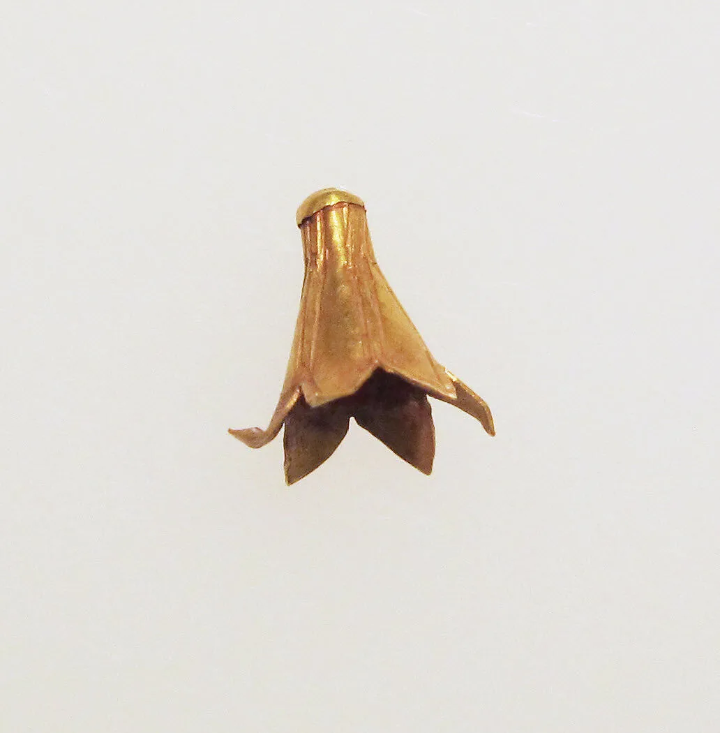 Ornament, flower-shaped mount for stone bead — Unknown